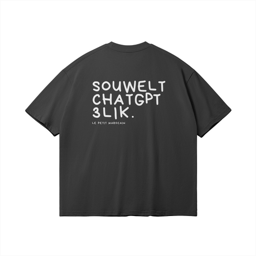 Back of black t-shirt with brilliant white hand-drawn text 'SOUWELT CHATGPT 3LIK' by Le Petit Marocain, Dark Mode streetwear.